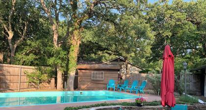 Charming 3-bedroom house with pool in Denton