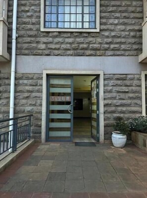 Exterior detail - Mvuli Suites unit 2 (Kipande road)
