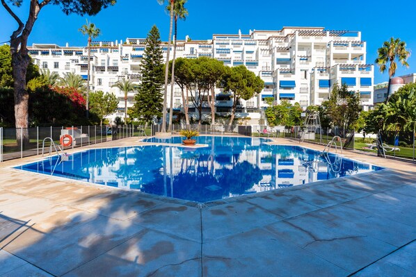 Pool - Apartment 'Marbella Playas Del Duque Pto Banús' with Private Pool, Wi-Fi and Air Conditioning (Marbella)