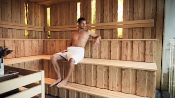 雙人療程室、桑拿、熱水浴缸、蒸氣室、按摩服務
