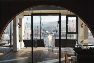 Salas de tratamiento para parejas, un sauna, una bañera de hidromasaje