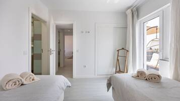 2 bedrooms, iron/ironing board, free WiFi, bed sheets