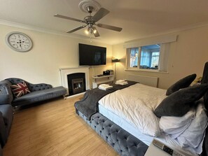 4 bedrooms, free WiFi, bed sheets