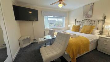 4 bedrooms, free WiFi, bed sheets