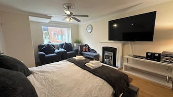 4 bedrooms, free WiFi, bed sheets