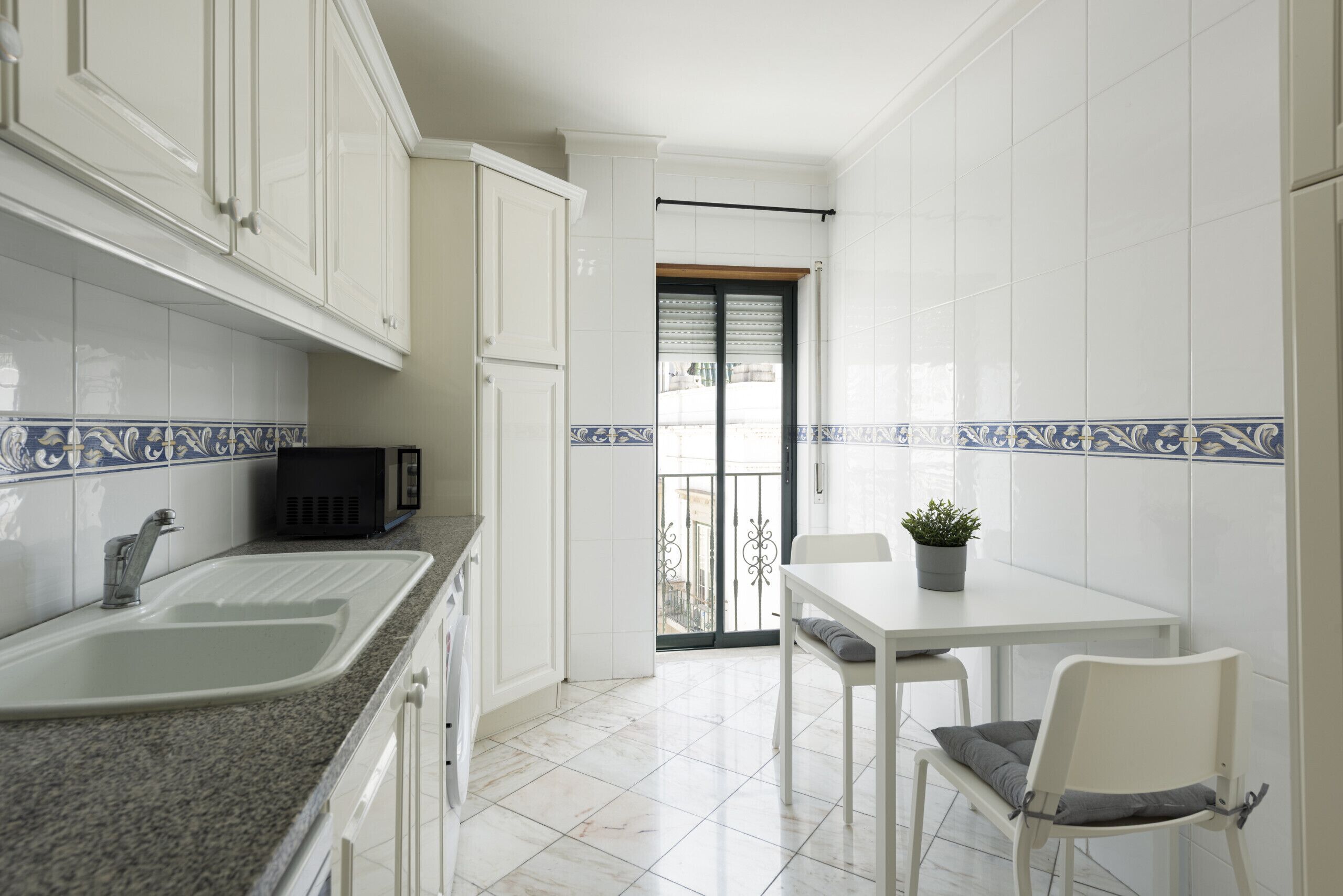 Réfrigérateur, micro-ondes, four, lave-vaisselle