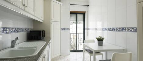 Køleskab, mikrobølgeovn, ovn, opvaskemaskine