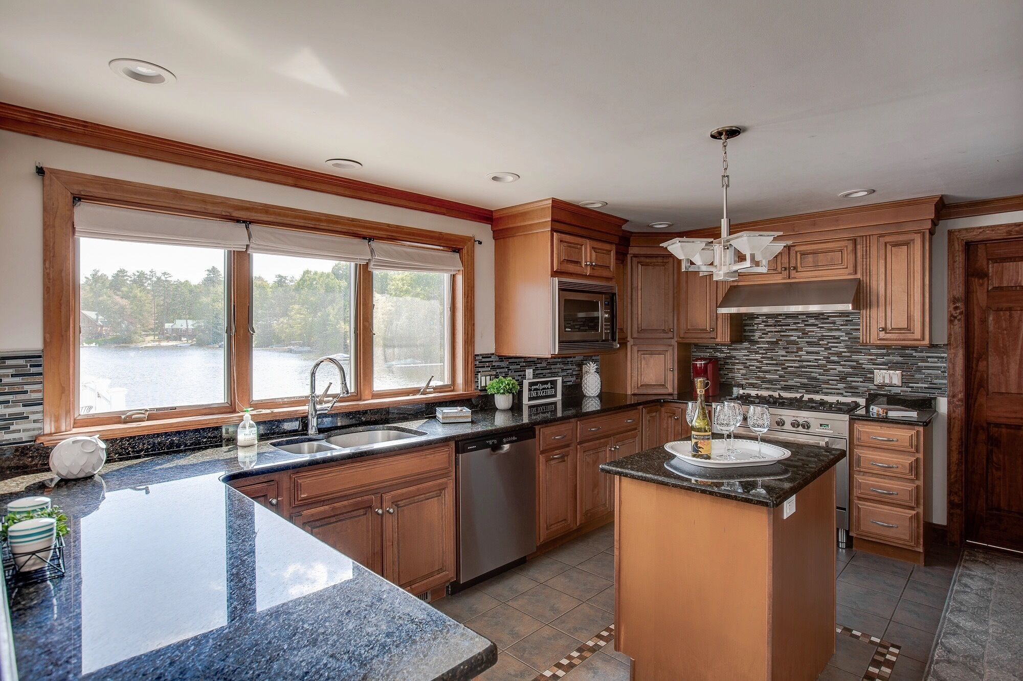 Mikrowelle, Ofen, Herdplatte, Geschirrspüler