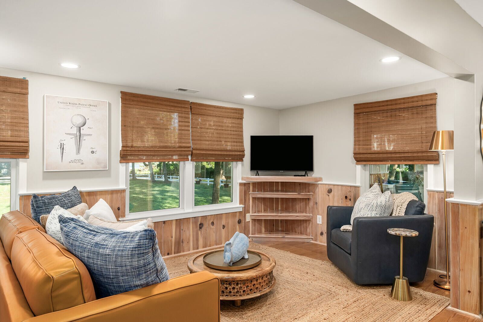 Een smart-tv, tafelvoetbal en een tafeltennistafel