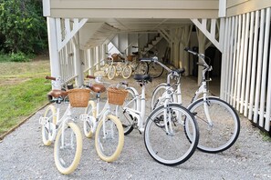 Property grounds - 1mi to Beach! 3mi to Golf! Pool~Hot Tub~Free Golf Cart~Putting Green~Marsh Views (Pawleys Island)