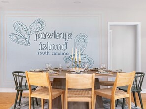 Dining - 1mi to Beach! 3mi to Golf! Pool~Hot Tub~Free Golf Cart~Putting Green~Marsh Views (Pawleys Island)