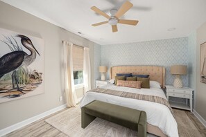 3 bedrooms, desk, iron/ironing board, free WiFi