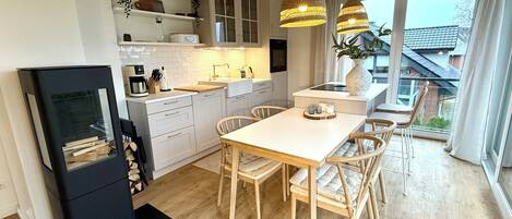 Kühlschrank, Ofen, Herdplatte, Geschirrspüler