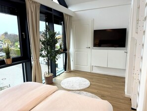 2 chambres, fer et planche à repasser, lit parapluie, Wi-Fi gratuit