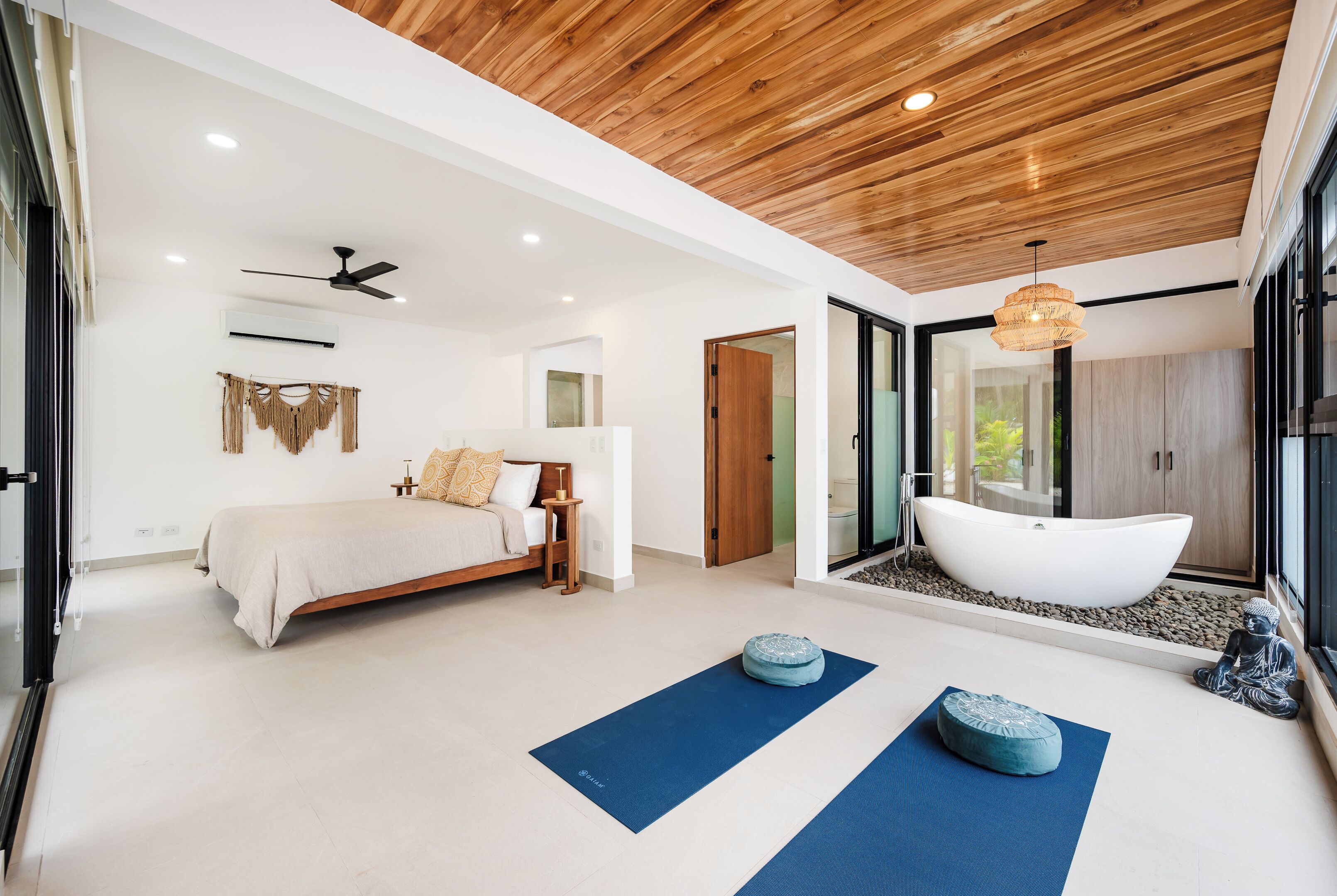 4 bedrooms, WiFi, bed sheets