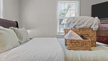 Desk, iron/ironing board, travel cot, WiFi