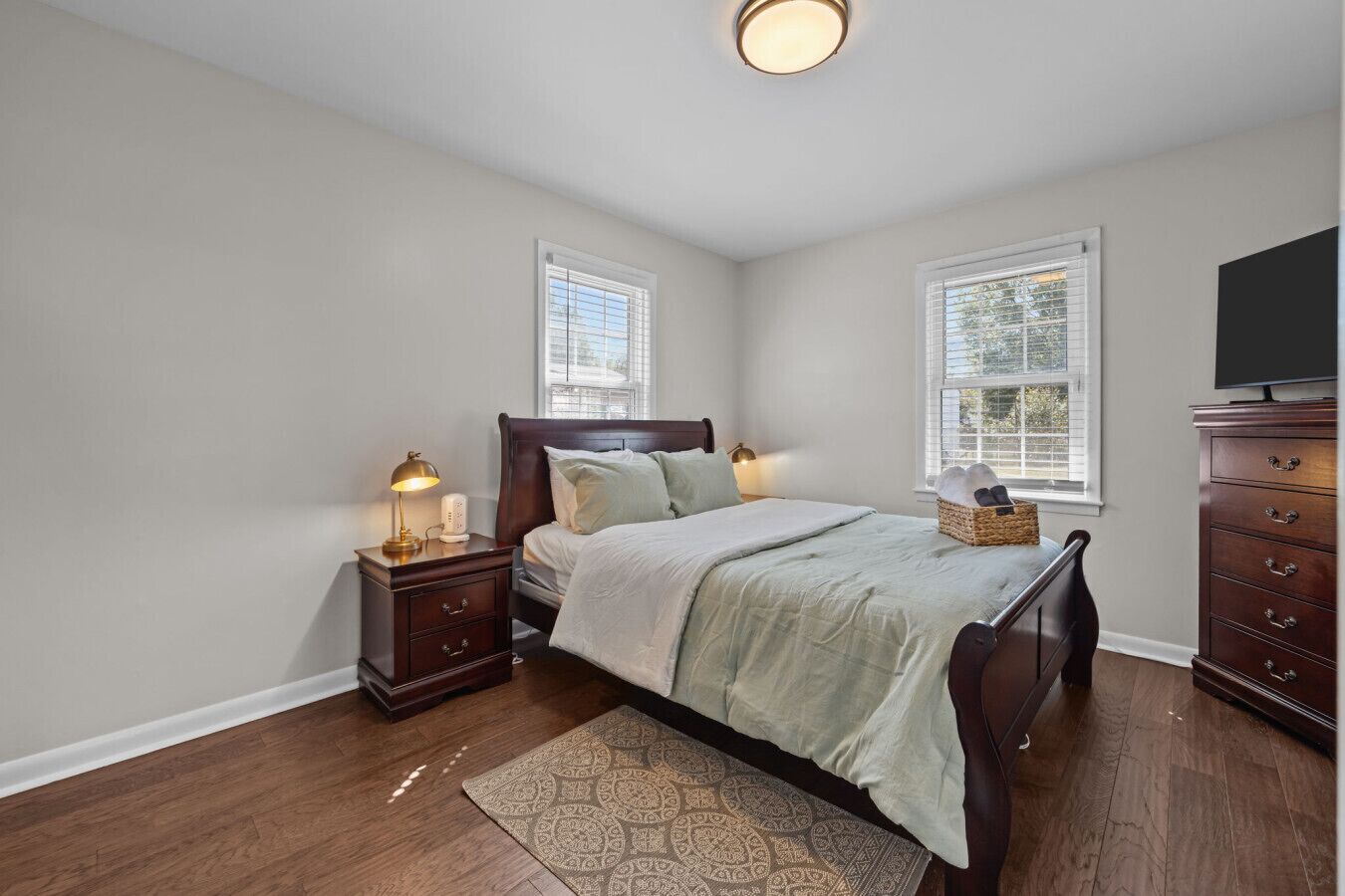 Skrivbord, strykjärn/strykbräda, resesäng och wi-fi