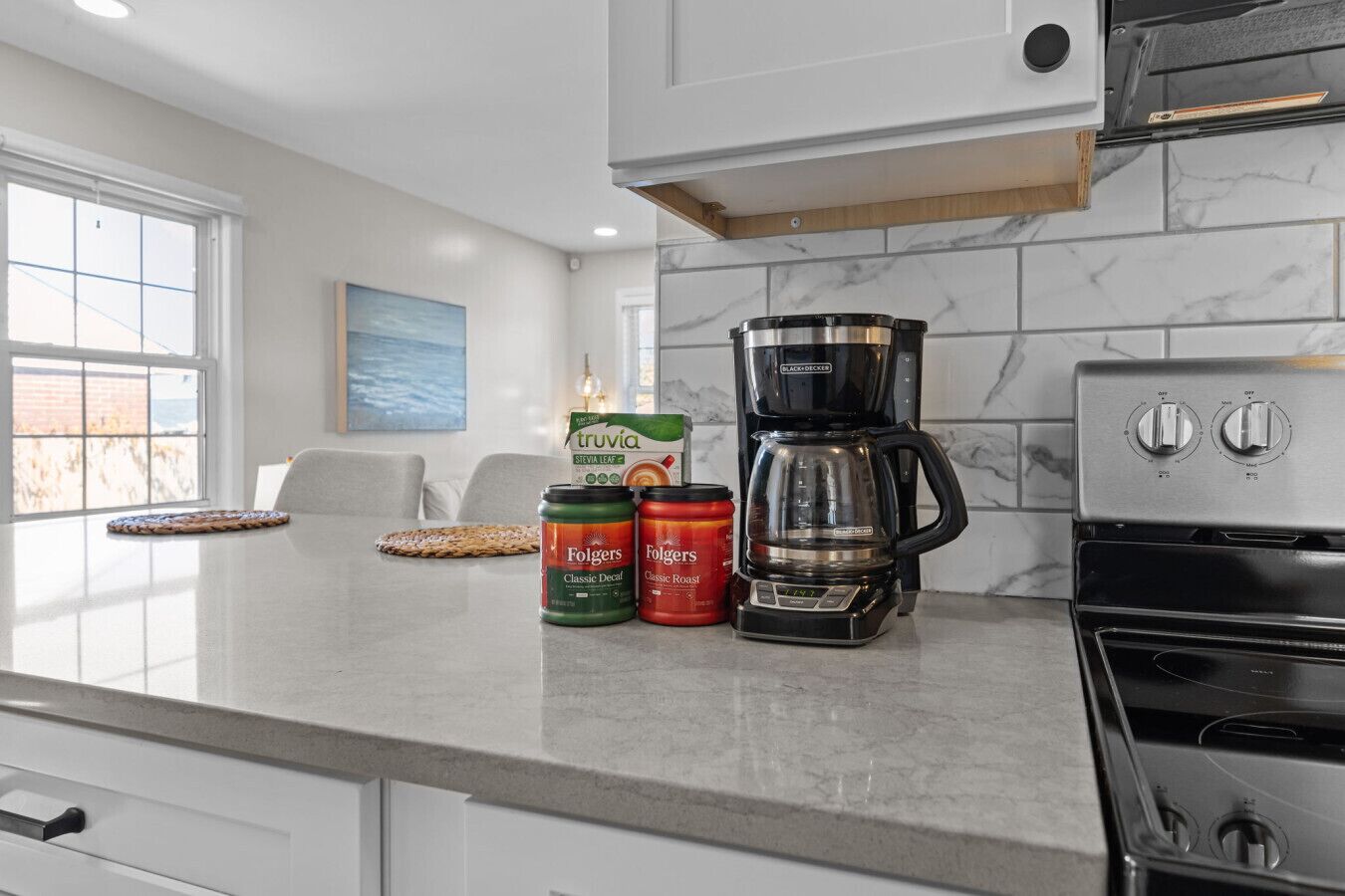 Kylskåp, mikrovågsugn, ugn och spishäll