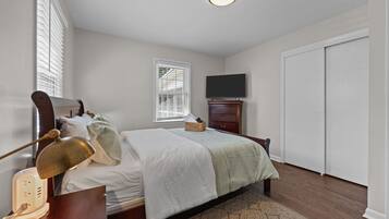 Desk, iron/ironing board, travel cot, WiFi