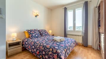 4 chambres, fer et planche à repasser, Wi-Fi, draps fournis