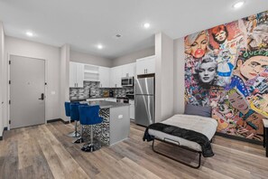 Unclassified image, 2 of 24, button