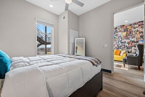 Desk, iron/ironing board, WiFi, bed sheets