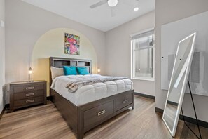Desk, iron/ironing board, WiFi, bed sheets