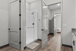 Hair dryer - Spacious Stay for 5 w/ Parking, Mins to Broadway (Nashville)