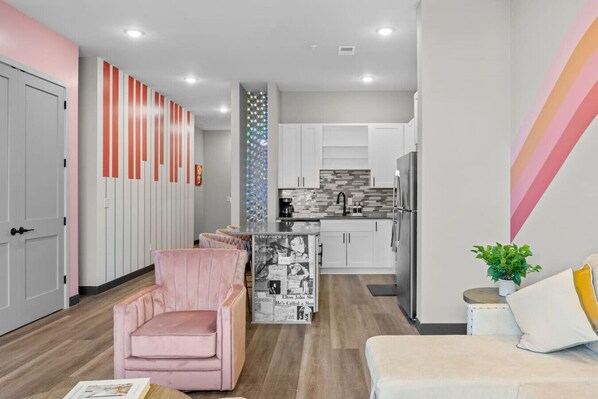 Interior - Spacious Stay for 5 w/ Parking, Mins to Broadway (Nashville)