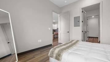 Iron/ironing board, WiFi, bed sheets