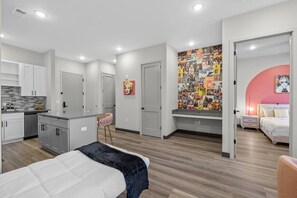 Iron/ironing board, WiFi, bed sheets