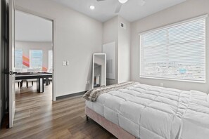 Iron/ironing board, WiFi, bed sheets