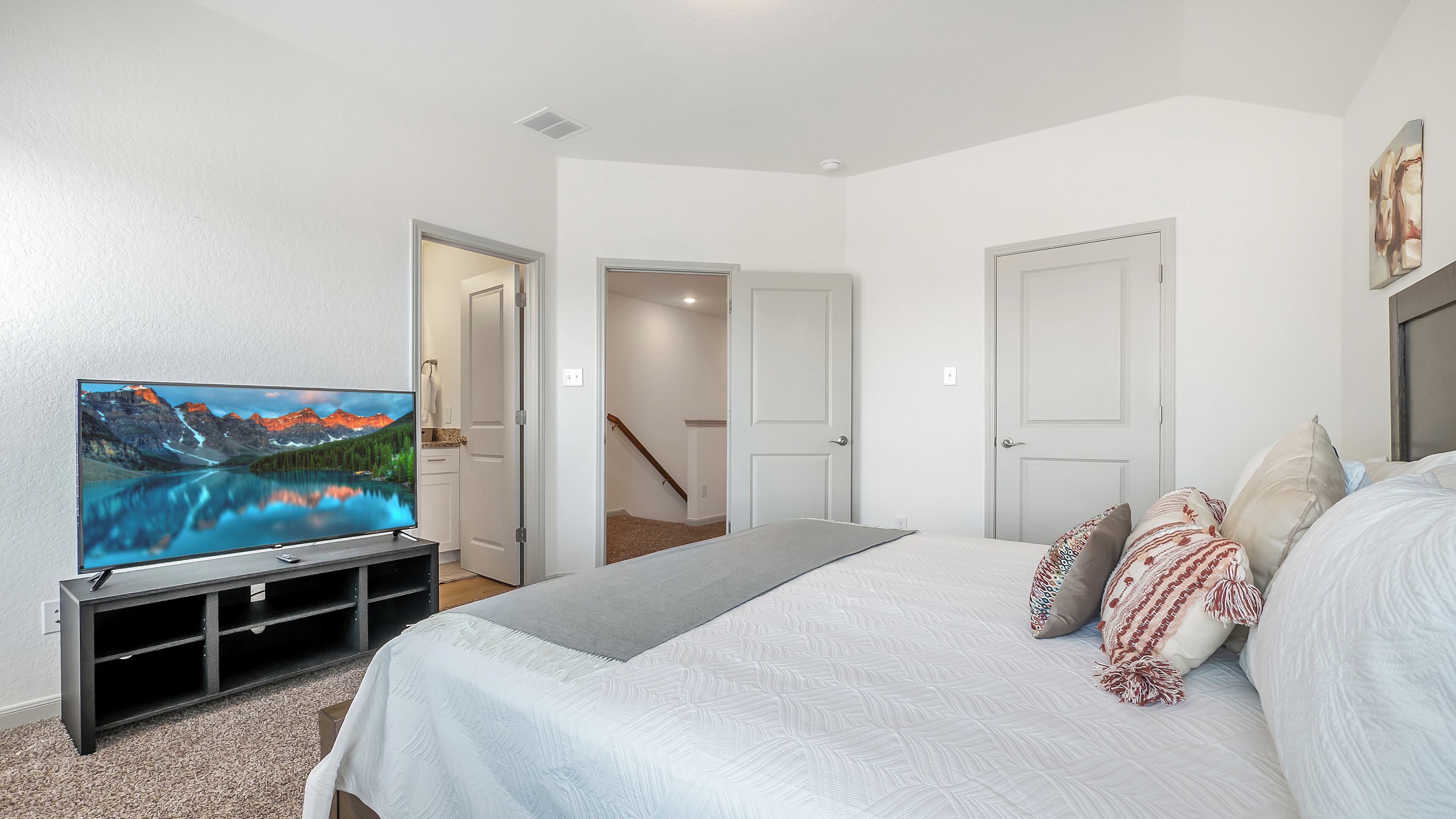 3 slaapkamers, een strijkplank/strijkijzer, wifi, beddengoed