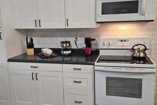 Micro-ondes, four, plaque de cuisson, lave-vaisselle