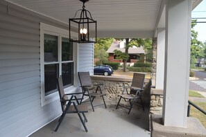 Terrace/patio - Gorgeous 4-bedroom home near Miami University in charming Oxford (Oxford)