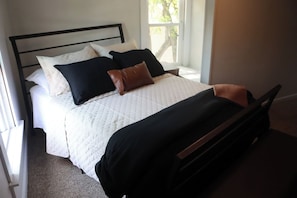 4 habitaciones, tabla de planchar con plancha, wifi y ropa de cama