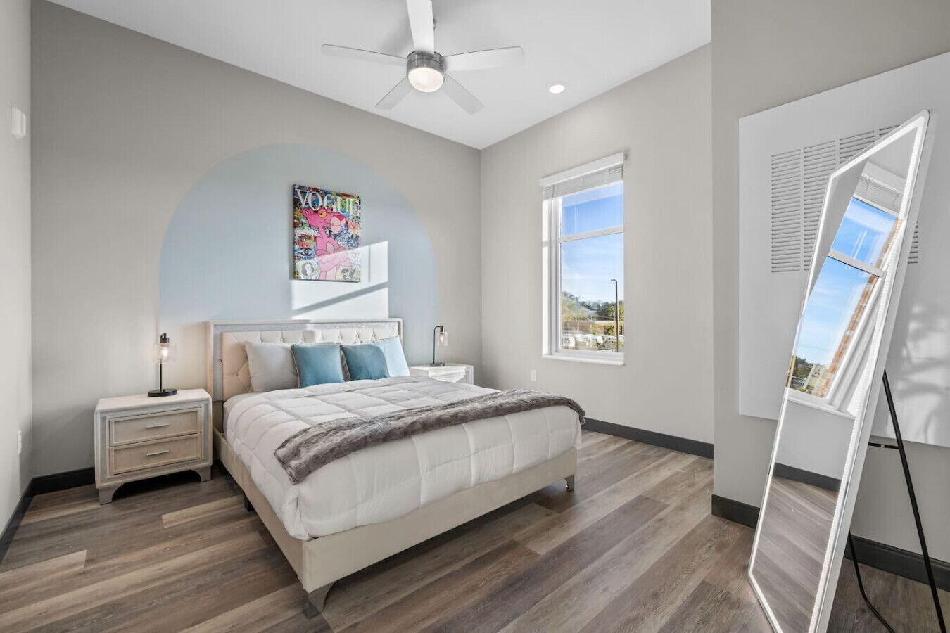 Iron/ironing board, WiFi, bed sheets