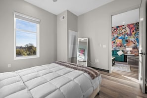 Iron/ironing board, WiFi, bed sheets - 1BR Getaway – Perfect Location for Music Lovers! (Nashville)