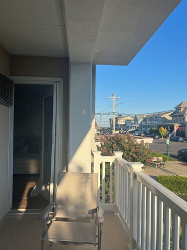 New condo 1 Block to beach with AC in Bradley Beach