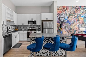 Unclassified image, 4 of 26, button