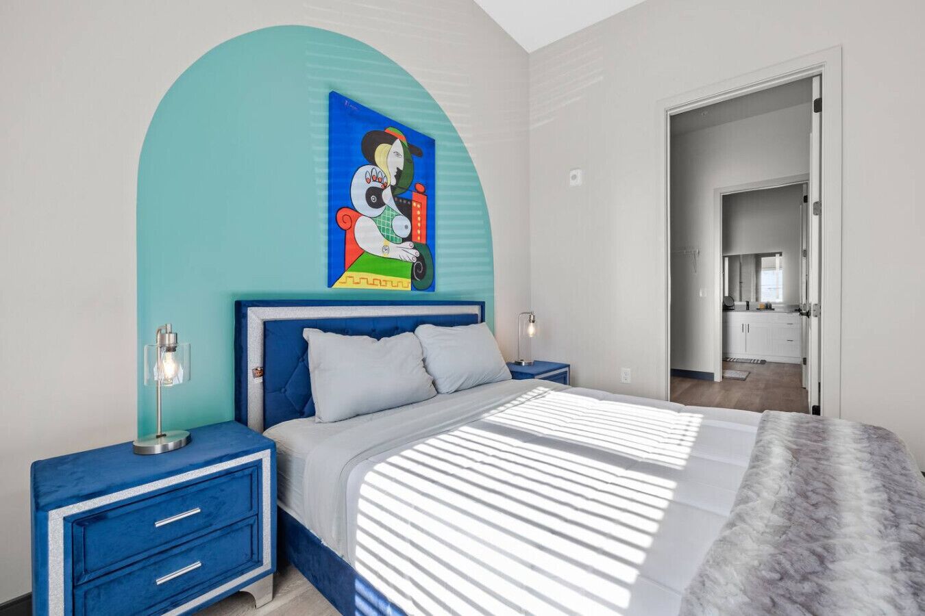 Iron/ironing board, WiFi, bed sheets