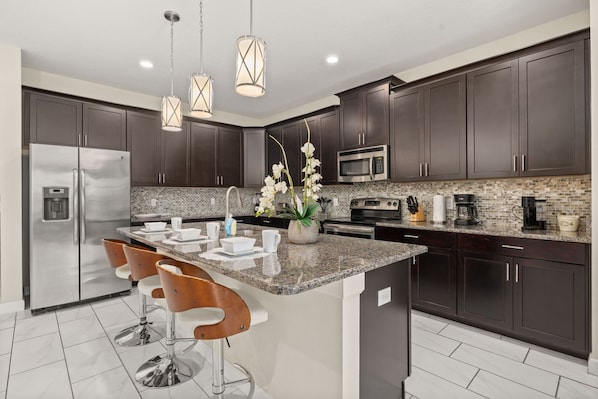 Private kitchen - Spacious 6-bedroom private Pool Near Disney (Kissimmee)