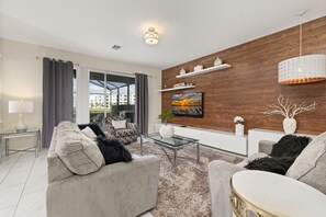 Smart TV - Spacious 6-bedroom private Pool Near Disney (Kissimmee)