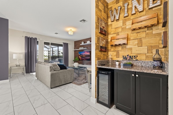 Smart TV - Spacious 6-bedroom private Pool Near Disney (Kissimmee)