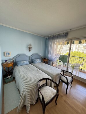 1 dormitorio, tabla de planchar con plancha, Internet