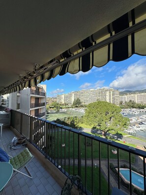 Property grounds - 14456 Rental 2 rooms in a secured residence with swimming pool (Mandelieu-la-Napoule)