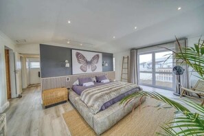 4 habitaciones, decoración personalizada y muebles diferentes 