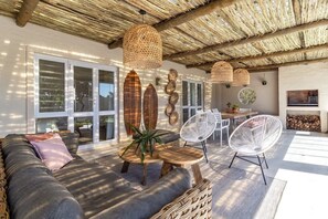 House, Multiple Beds, Pool Access, Pool View (Flamingo Villa ) | Outdoor dining