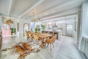 House, Multiple Beds, Pool Access, Pool View (Flamingo Villa ) | Dining