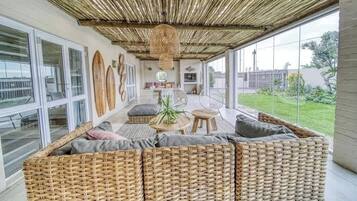 Ferienhaus, Mehrere Betten, Poolzugang, Poolblick (Flamingo Villa ) | Innenbereich